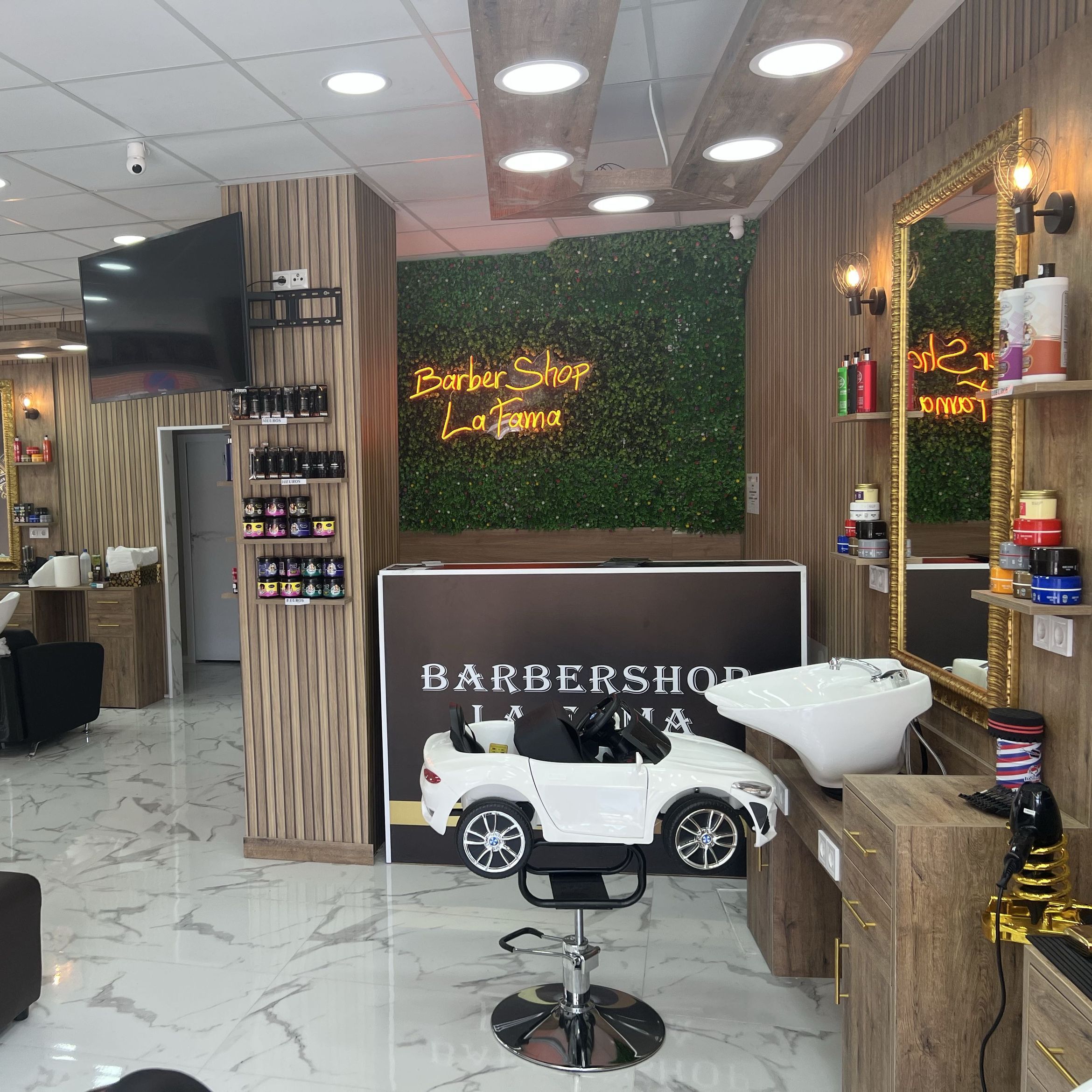 BARBERSHOP LA FAMA FUENLABRADA, CALLE ESTACION 2 BAJO LOCAL 1 FUENLABRADA, 28944, Fuenlabrada