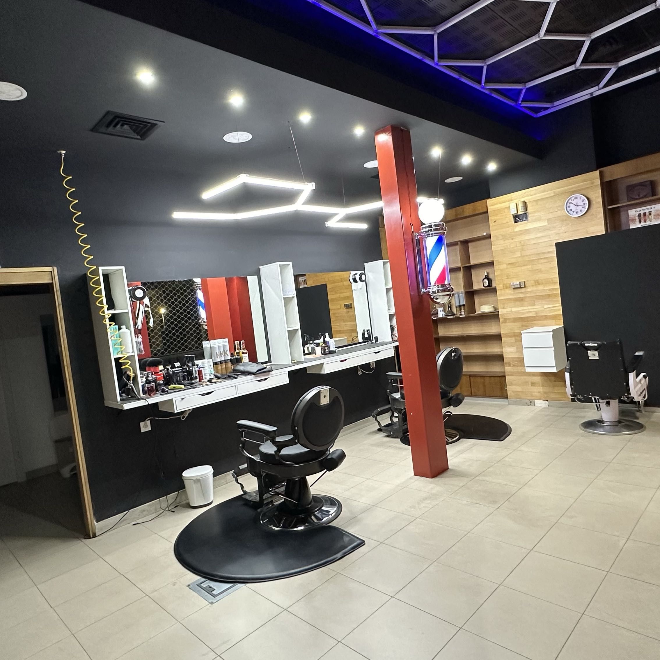 HEBREOBARBER 💈✂️🇩🇴, Calle de Bravo Murillo, 297, Portal 9 local B, 28020, Madrid