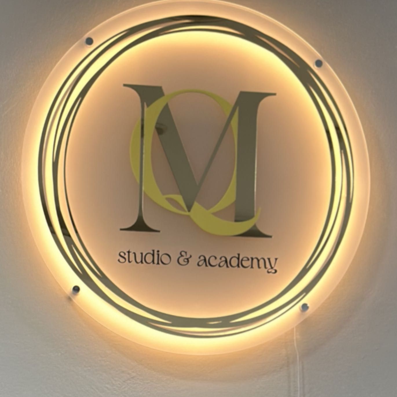 MQ Studio & Academy, Calle del Rincón de la Victoria, 4, Local 01, 28018, Madrid