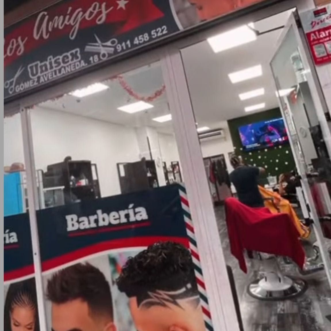 Barbería los amigos, Calle de Gómez de Avellaneda,18, 28017, Madrid