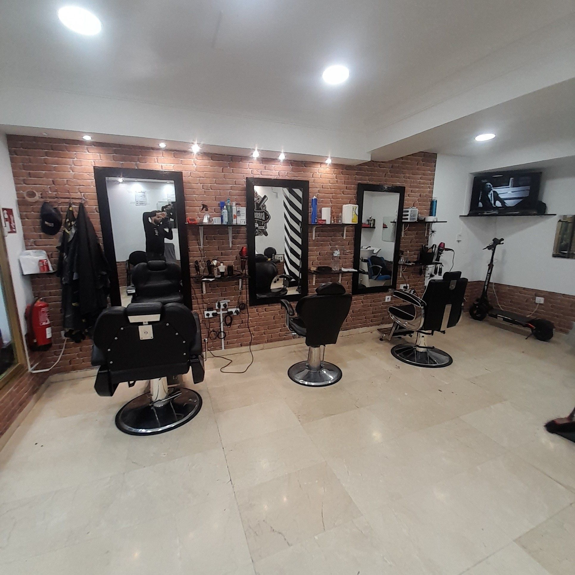 Barbershop, Av Doctor Jaimes Marcos, 1aC, 41009, Sevilla