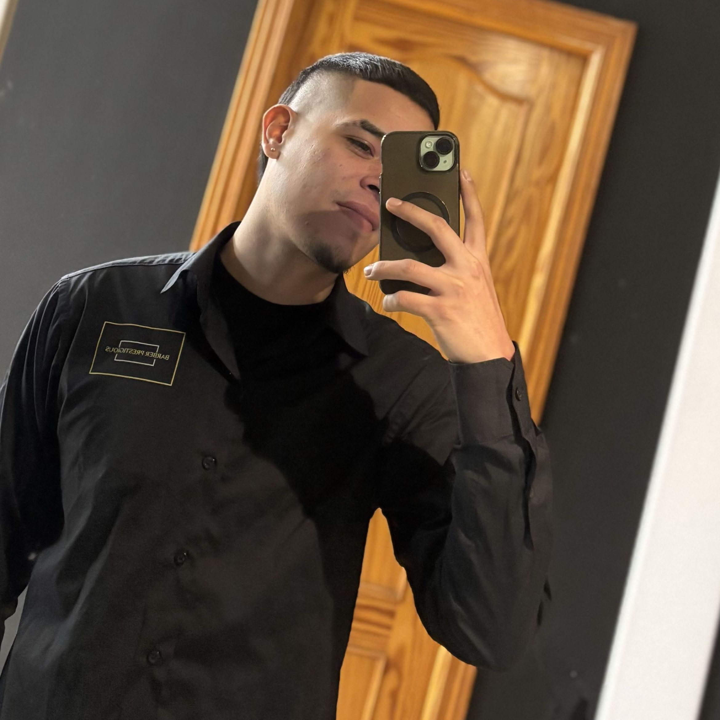 Kevin 🇨🇴💈, Calle Amberes, 15, Bajo, 10005, Cáceres