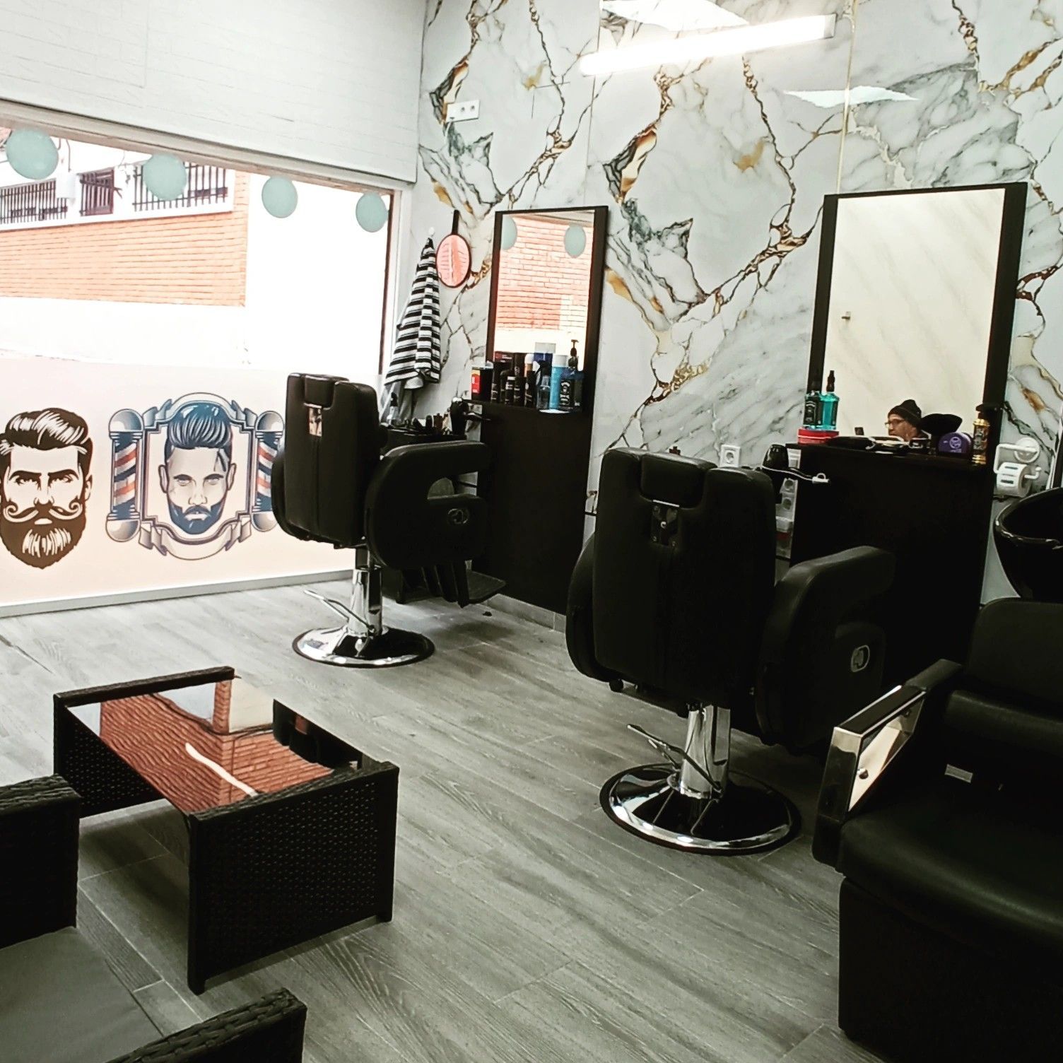 DAHBI BARBER SHOP, Plaza de los Pinazo, 22G, 28021, Madrid