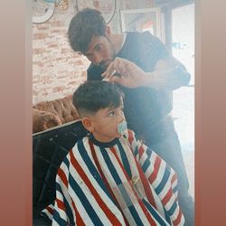 La barberia de totti, Calle Manuel de Falla, 5, 41100, Coria del Río