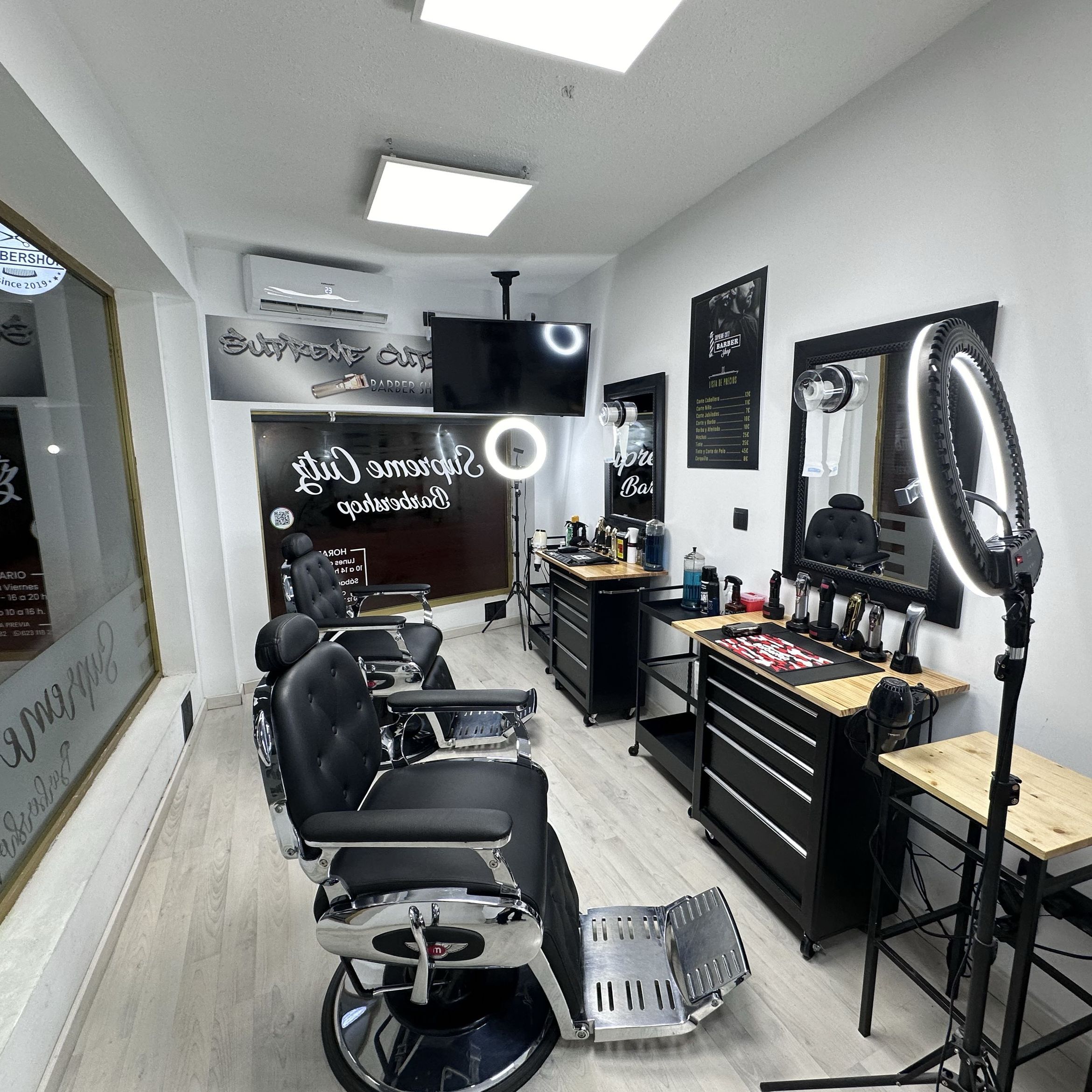 Supreme Cutz Barbershop, Nails & Tattoos, Calle norias 10, 28220, Majadahonda