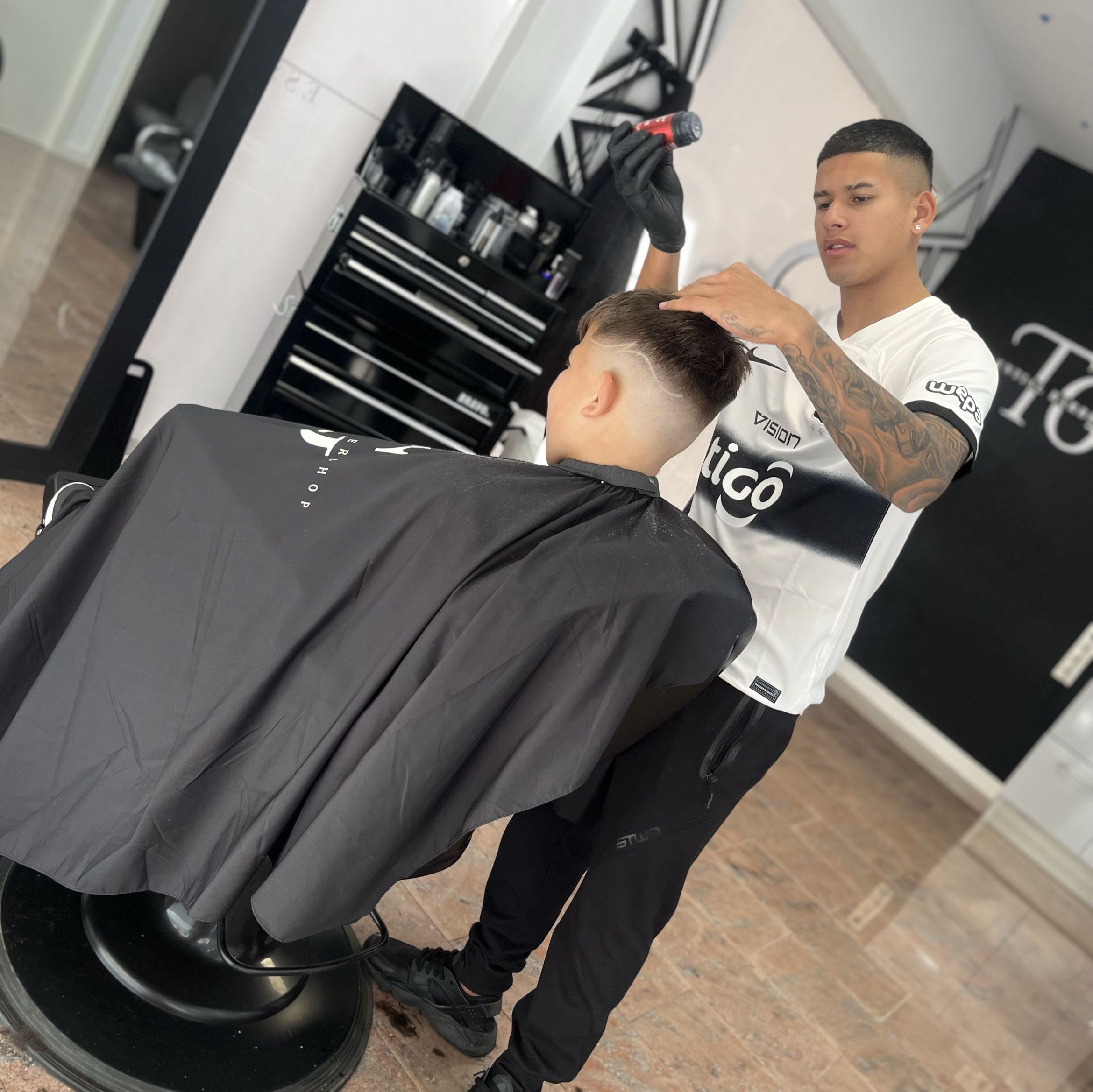 Tg.essentialbarbershop, Calle Utrera, 2c, 29700, Vélez-Málaga