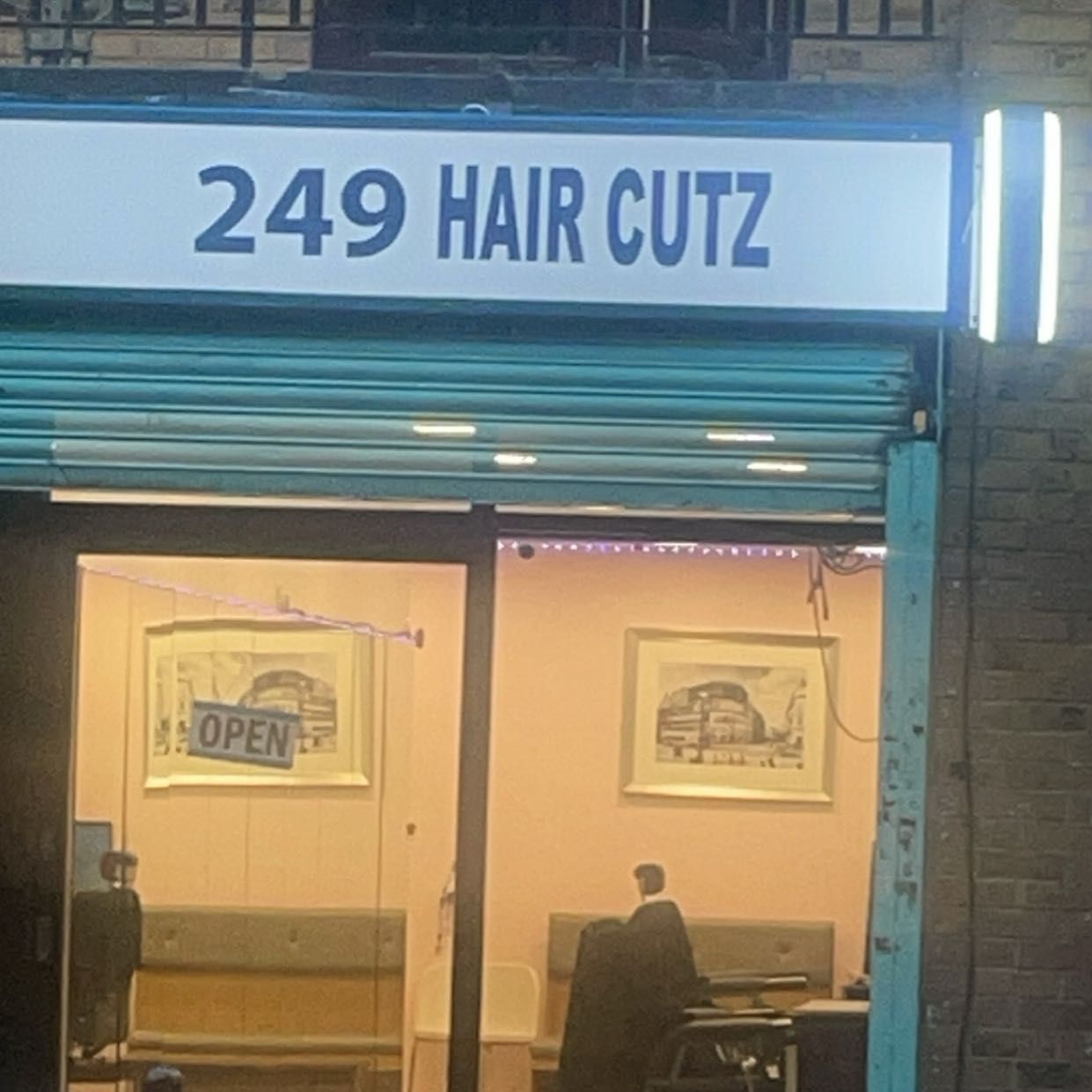 249cutz, Crown Street, W3 8SL, London, London