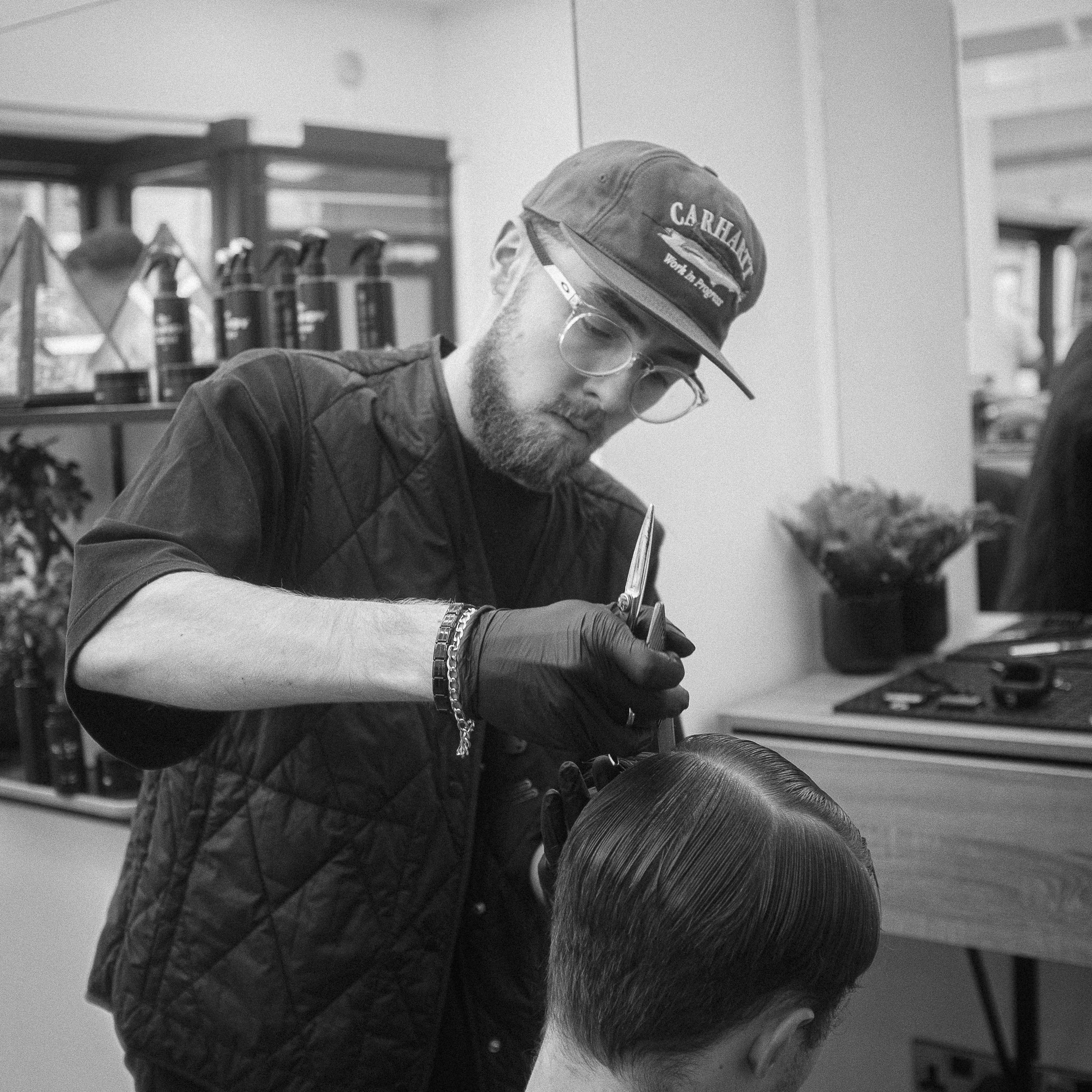 Adam Guest - The Mardy Barber S10 GLOSSOP RD