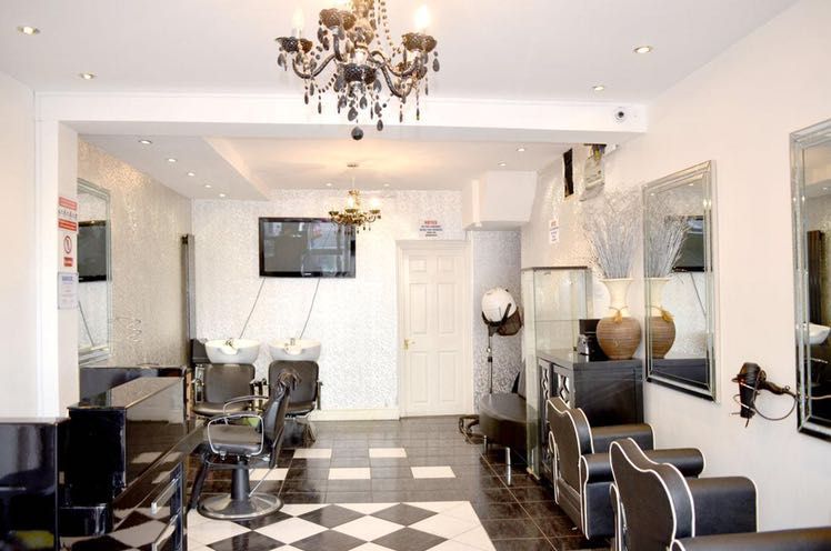 How to get to Mermane Hair Extensions in East Hertfordshire by Train or Bus?