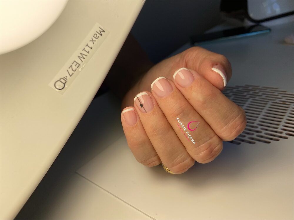 Portfolio usługi Manicure hybrydowy z nadbudową