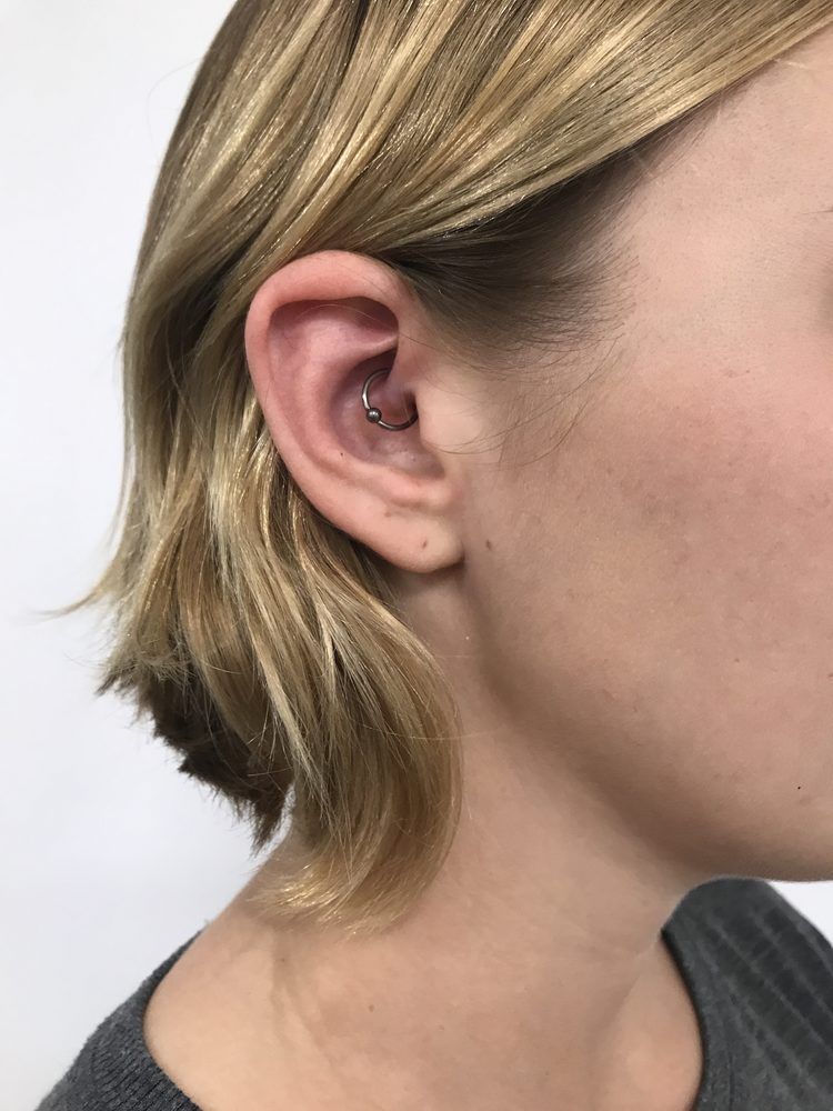 Portfolio usługi Advanced ear cartlige piercing