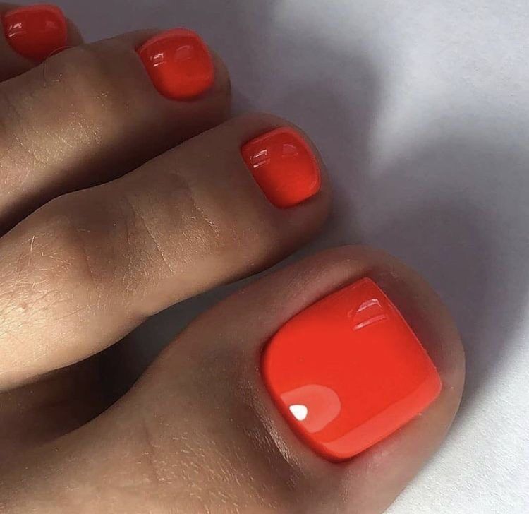 Portfolio usługi Pomalowane paznokcie u nóg hybryda