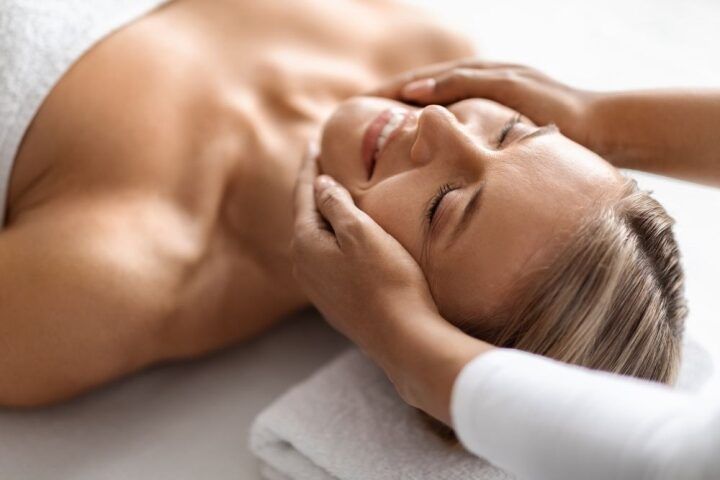 Portfolio usługi Pielęgnacyjny i regenerujący masaż twarzy