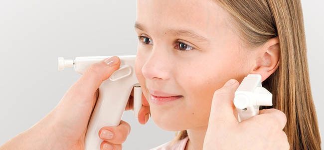 Portfolio usługi Przekłucie uszu BLOMDAHL- jednocześnie oboje uszu
