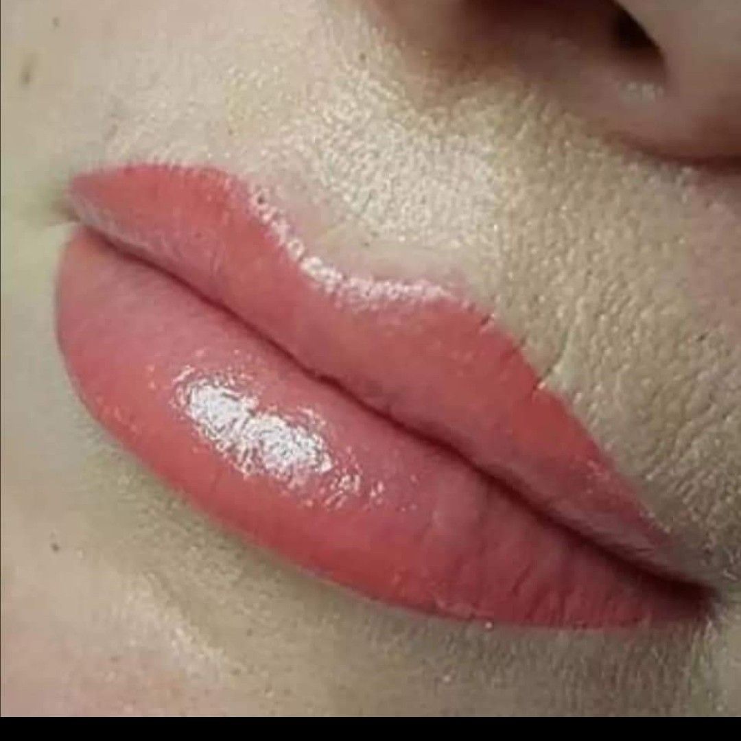 Portfolio usługi Makijaż permamentny ust kontur z cieniowaniem