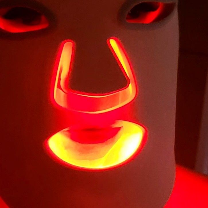 Portfolio usługi Maska LED +maska hydrokolagenowa ze złotem