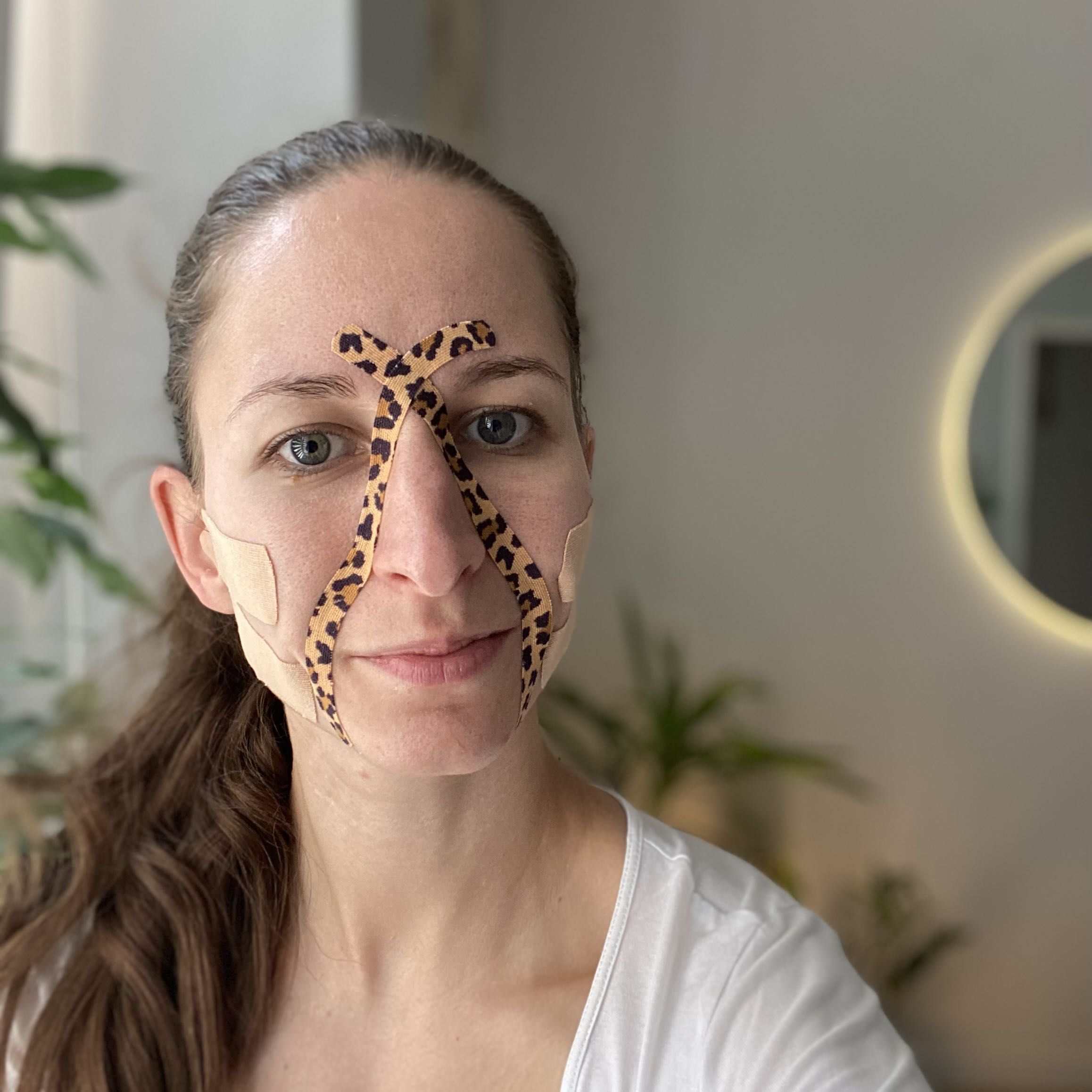 Portfolio usługi Liftingująco-rolzuźnijąca terapia twarzy + taping