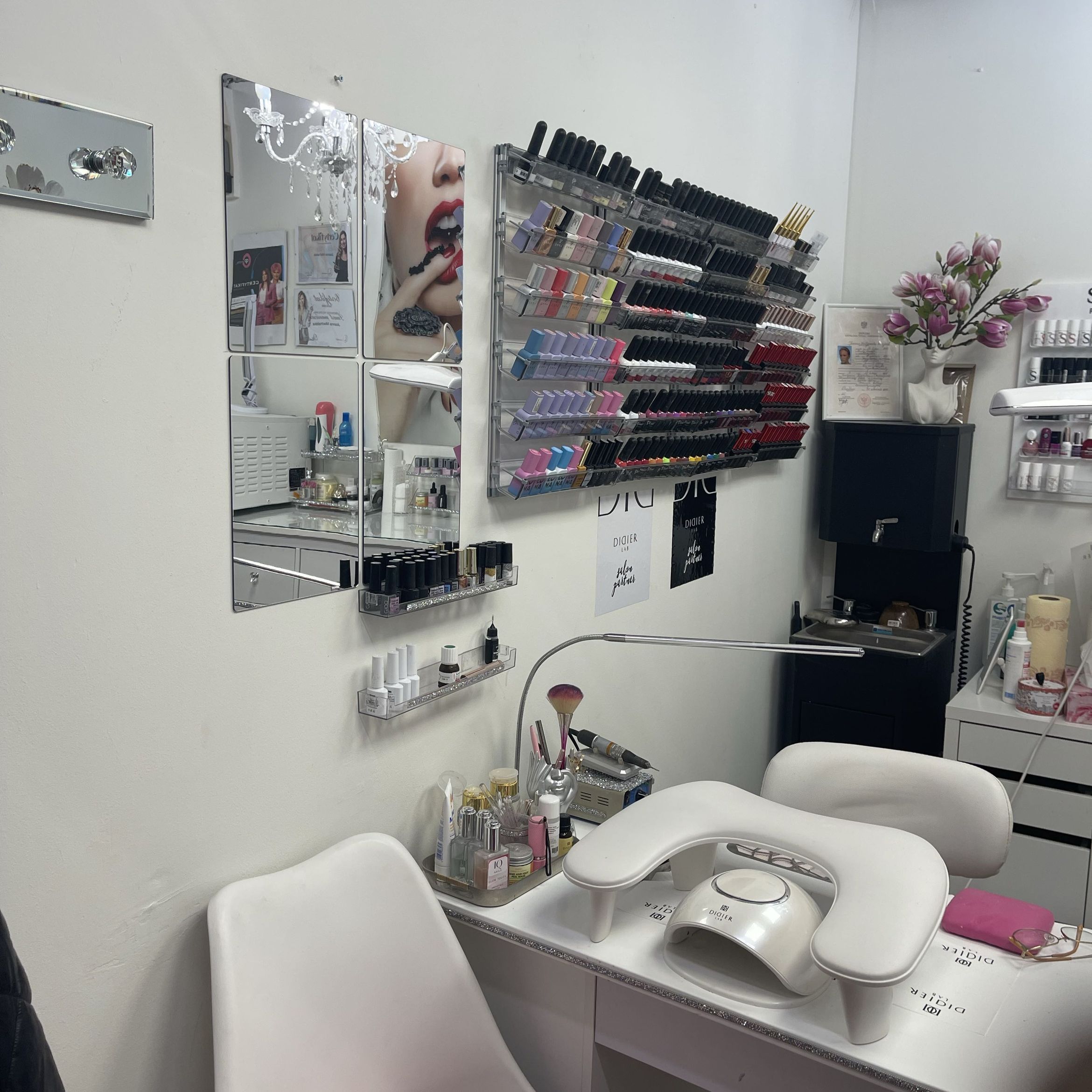 JennyOne ProfessioNails- Podologia, manicure, rekonstrukcja paznokcia, Komandorska CH ARENA, 66 Box 59, 53-343, Wrocław, Krzyki