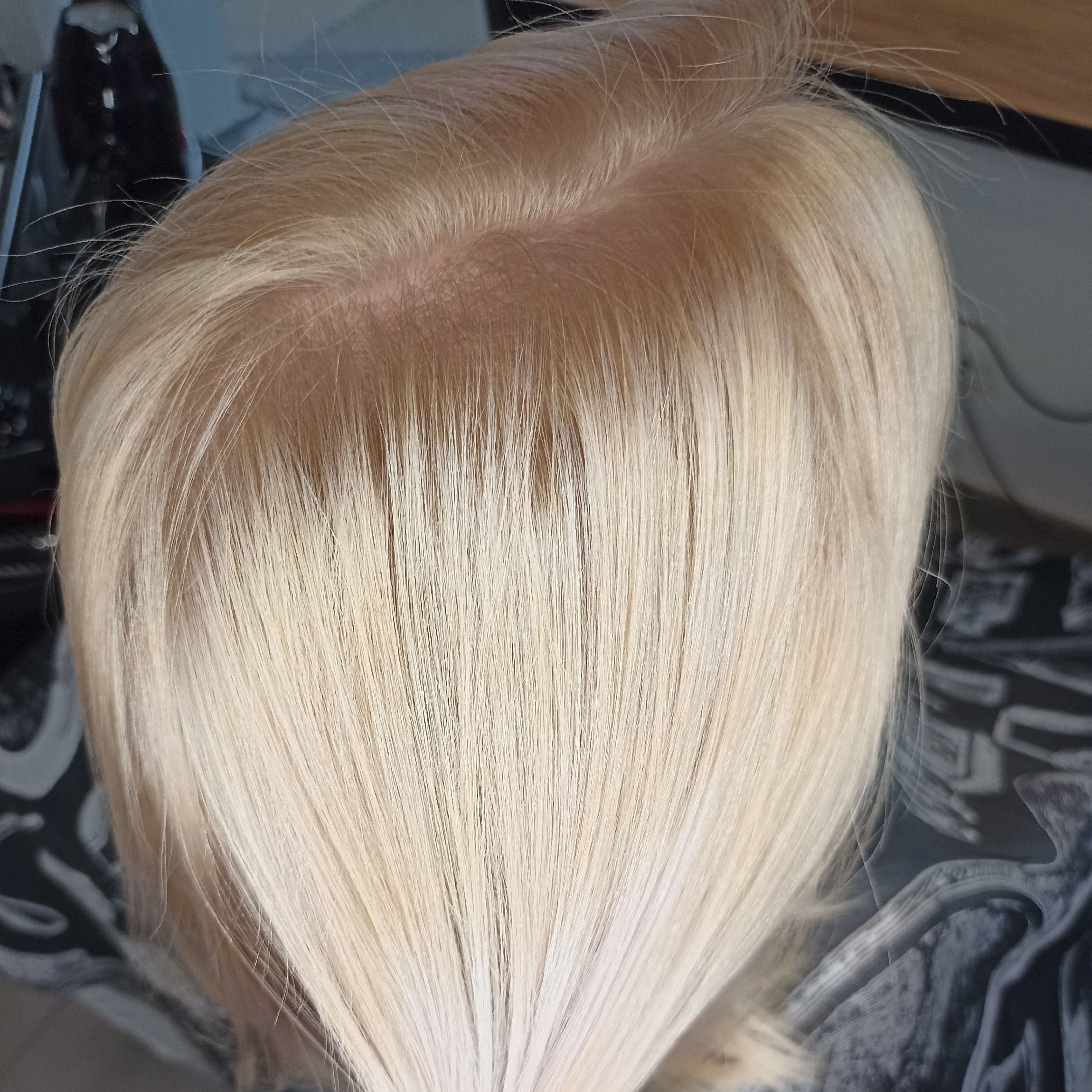 Portfolio usługi Farbowanie Blond (rozjaśnienie+tonowanie)do 2 cm.