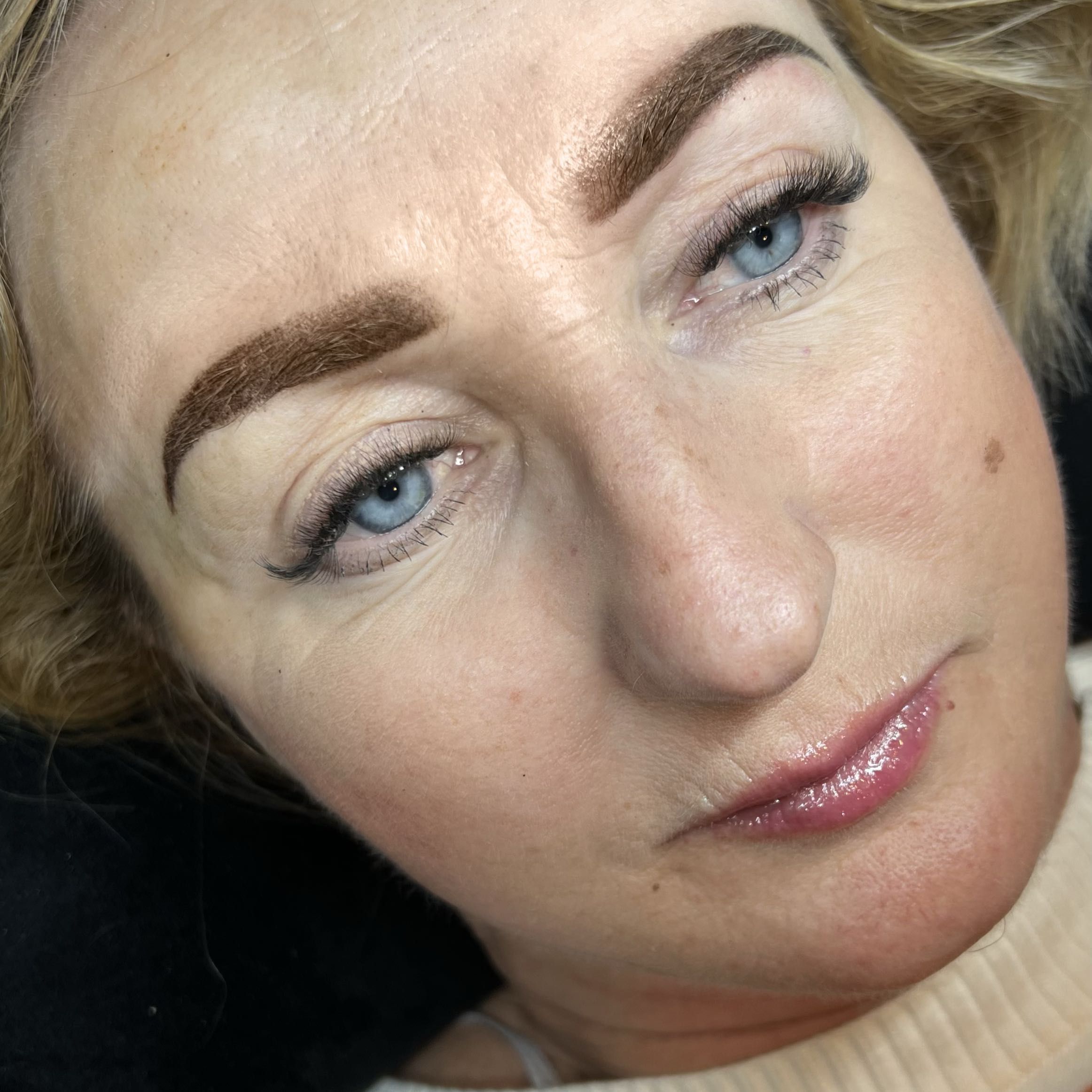 Portfolio usługi Makijaż permanentny brwi metodą OMBRE
