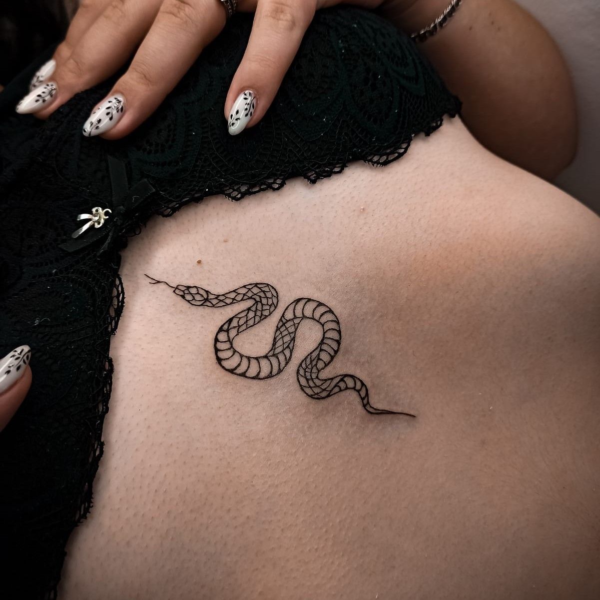 Portfolio usługi Tatuaż minimalistyczny (zatwierdzenie szkicu)