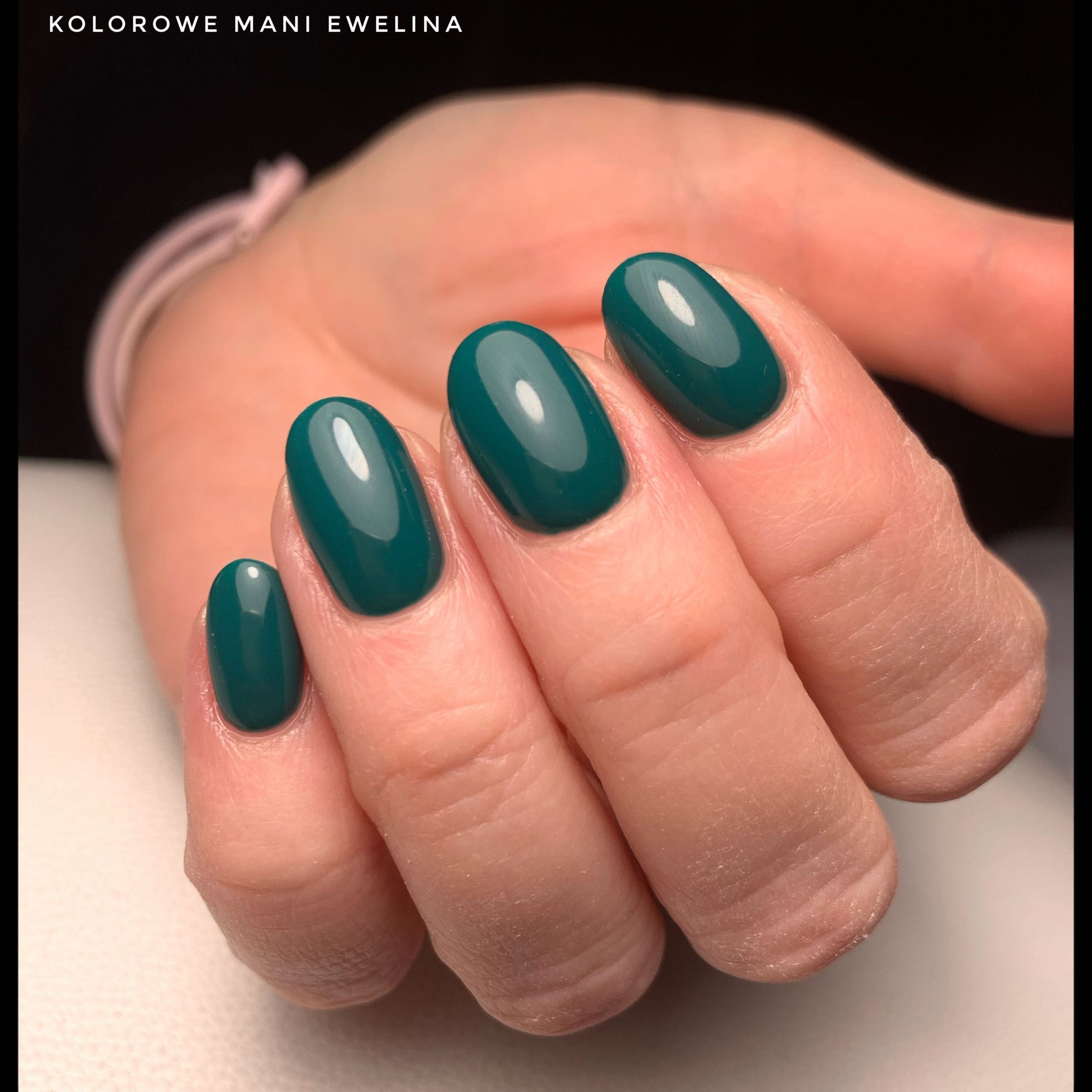Portfolio usługi Manicure hybrydowy jeden kolor paznokcie krótkie
