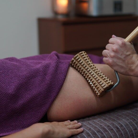 Portfolio usługi Maderoterapia – kolumbijski masaż  brzuch, ręce