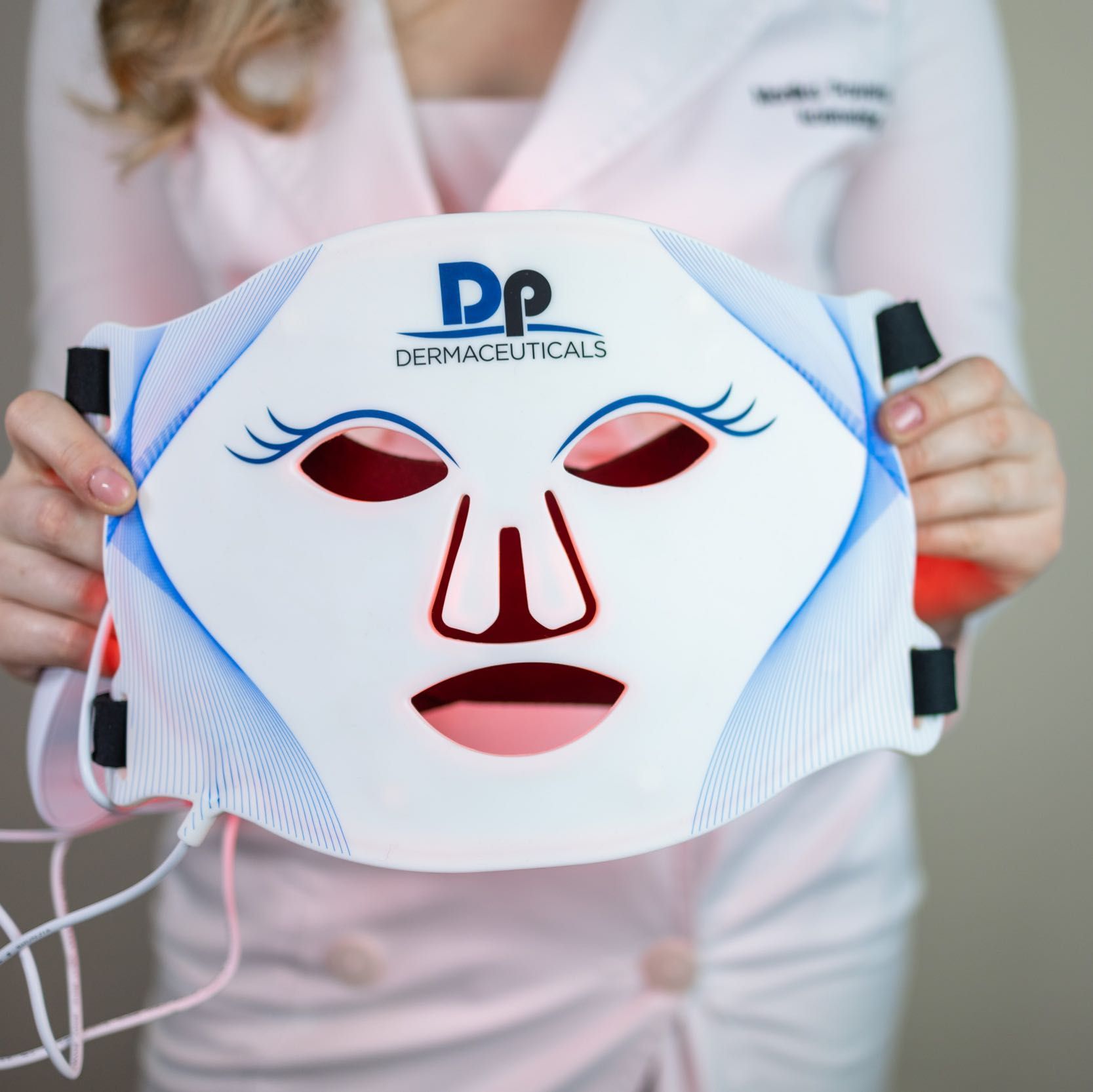Portfolio usługi Terapia światłem maska DP Dermaceuticals L.E.D