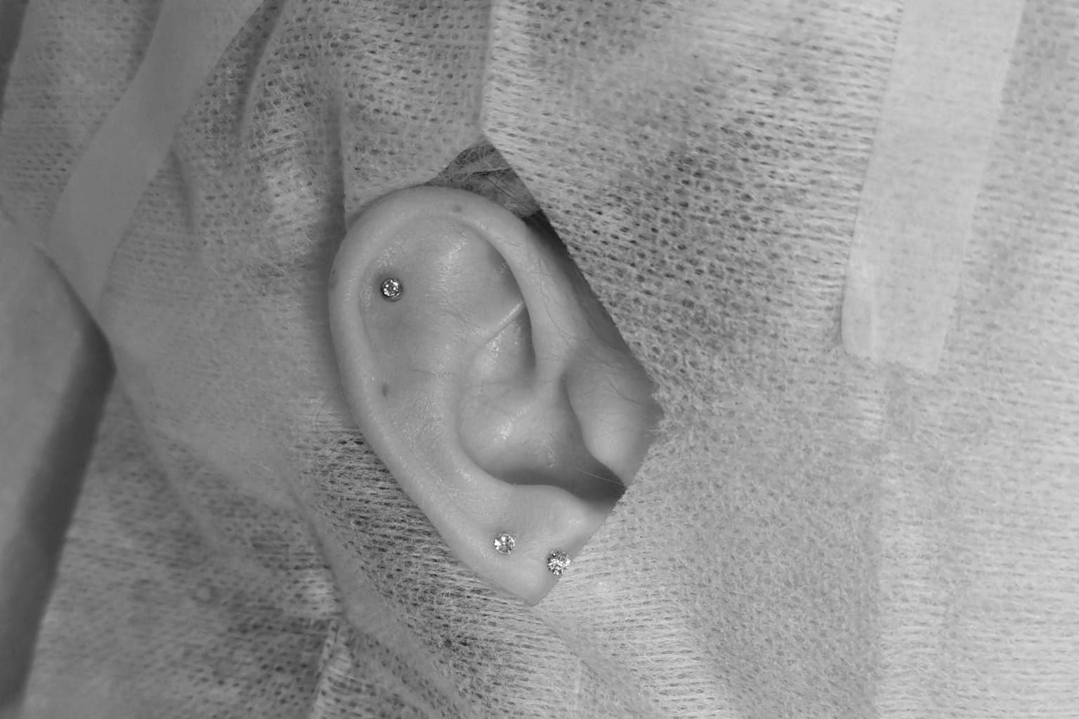 Portfolio usługi Piercing Przekłuwanie uszu tragus helix conch flat