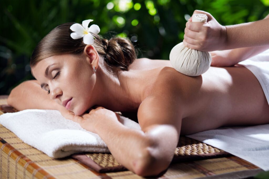 Portfolio usługi Masaz stemplami ziolowymi (Herbal Stamp Massage)