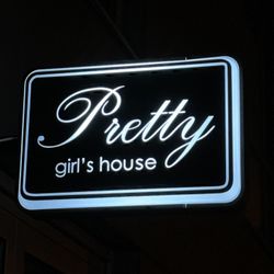 Pretty Girl’s House, Burakowska 16B, Lokal U-2, 01-066, Warszawa, Wola