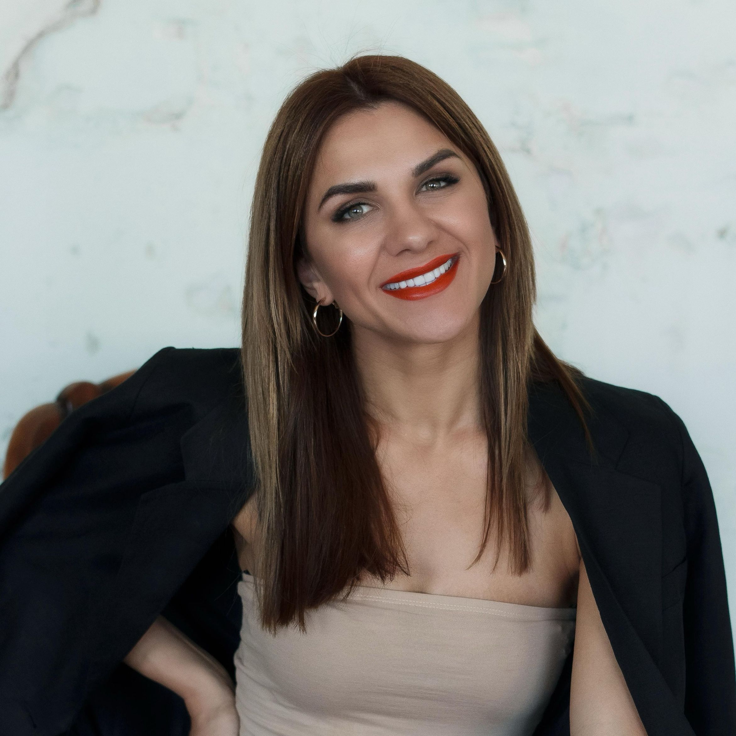 Lara Makarenko - Lara Crystal -salon kosmetyczny.