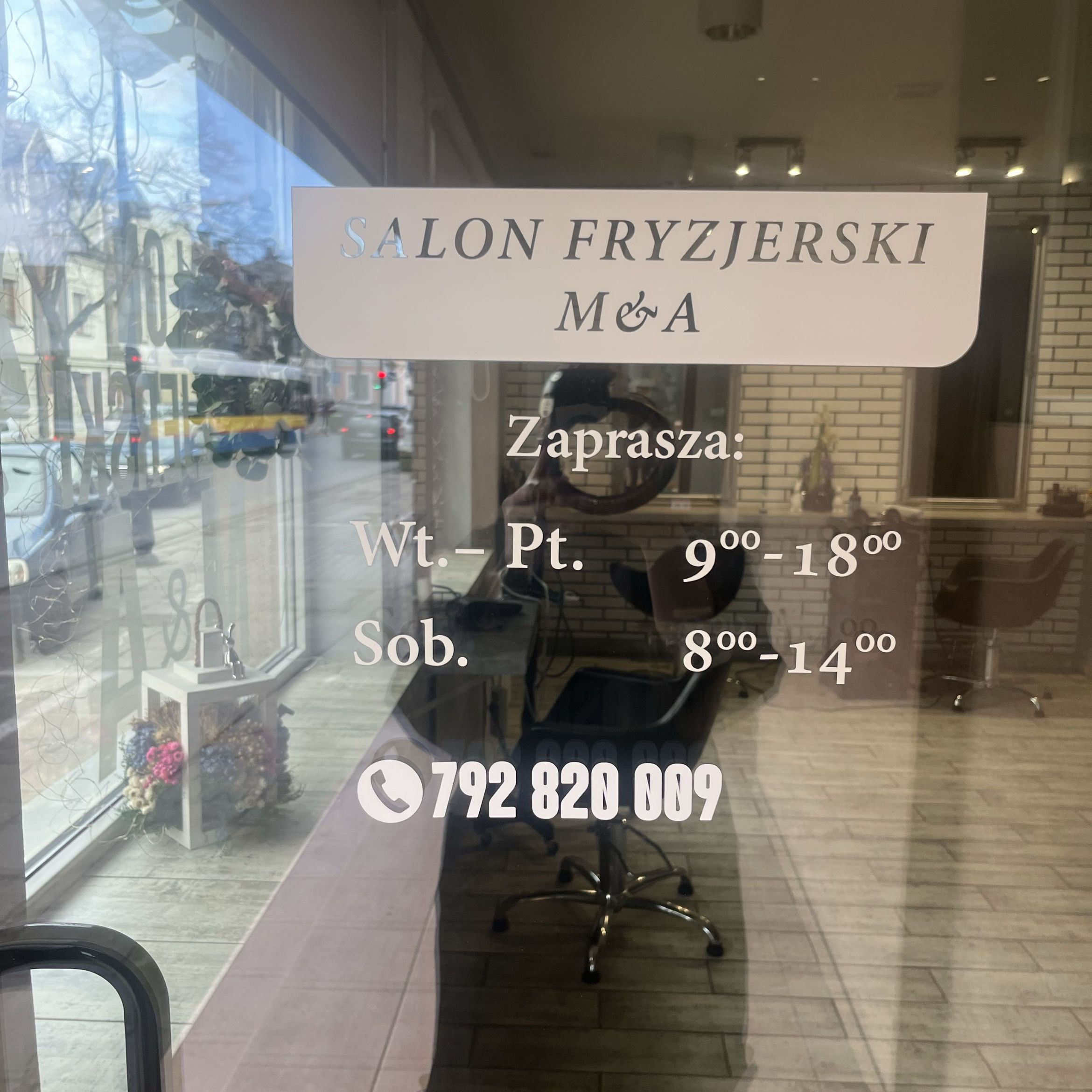 Salon Fryzjerski M&A, Henryka Sienkiewicza 63, Lokal 1, 09-400, Płock