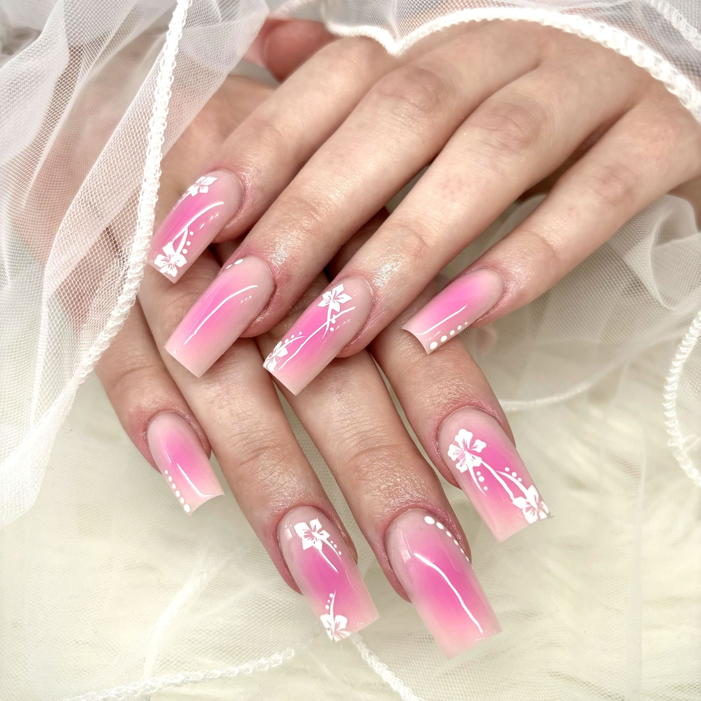 Lee nails & lashes, gen. T. Bora-Komorowskiego 7H, 03-982, Warszawa, Praga-Południe