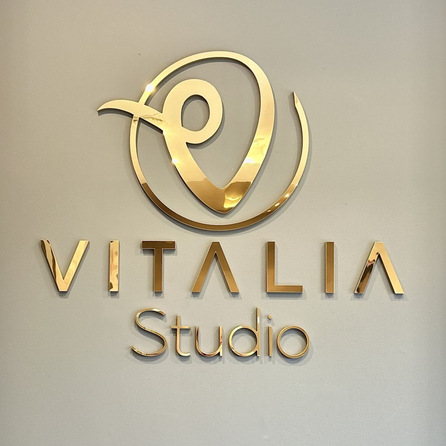 Vitalia Studio, Diamentowa 5, 62-002, Suchy Las