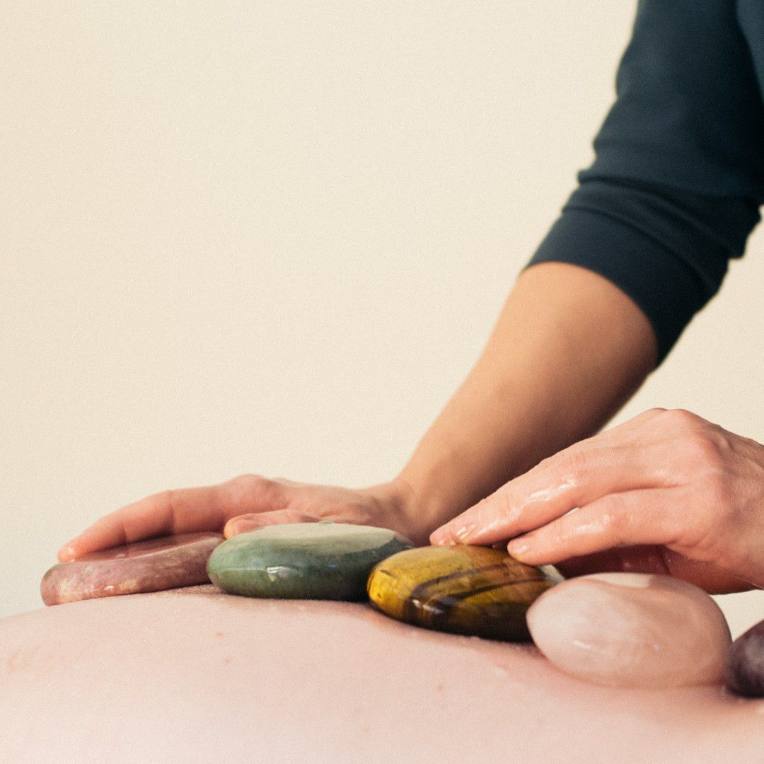 Portfolio usługi Ratnaabhyanga- masaż kamieniami całe ciało