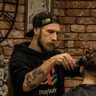 Alex (w nadgodzinach) - Barber Shop Praga