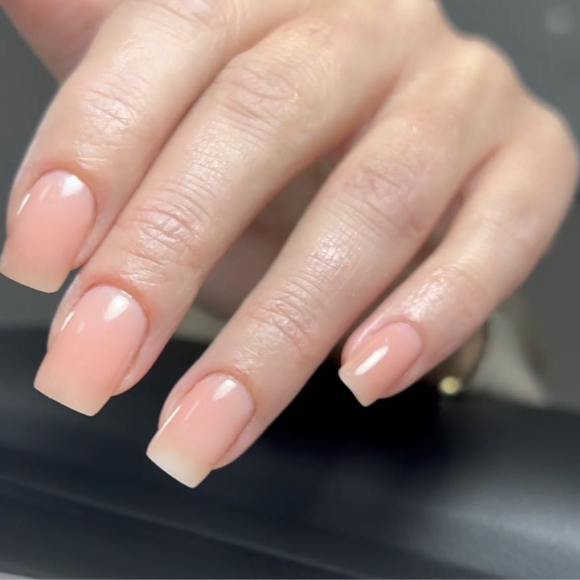 Portfolio usługi Manicure hybrydowy z wyrownaniem plytki paznokcia
