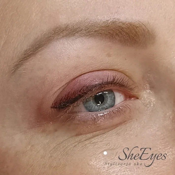 Portfolio usługi Kreska permanentna eyeliner/cieniowana