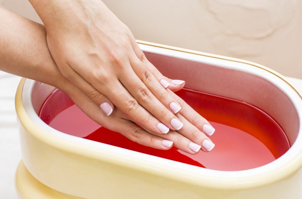 Portfolio usługi Kąpiel parafinowa dłoni z peelingiem i masażem
