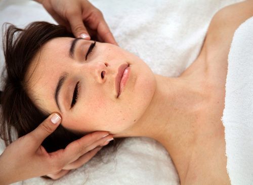 Portfolio usługi Ekskluzywny masaż twarzy relaksujący z aromaterapi