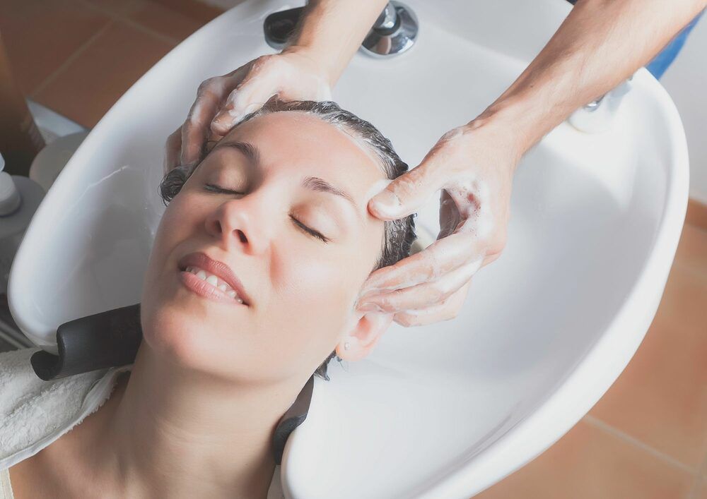 Portfolio usługi Masaż głowy podczas mycia (jako dodatek do usługi)